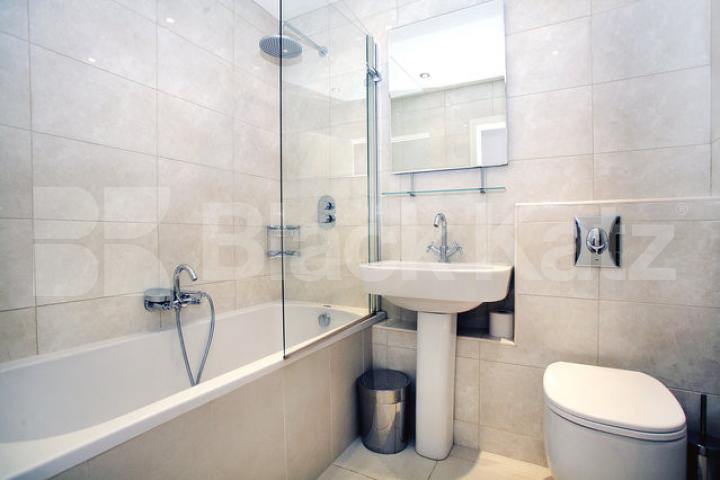 			NEW INSTRUCTION  (Includes Parking), 2 Bedroom, 1 bath, 1 reception Apartment			 Lion Court Shand Street, London Bridge